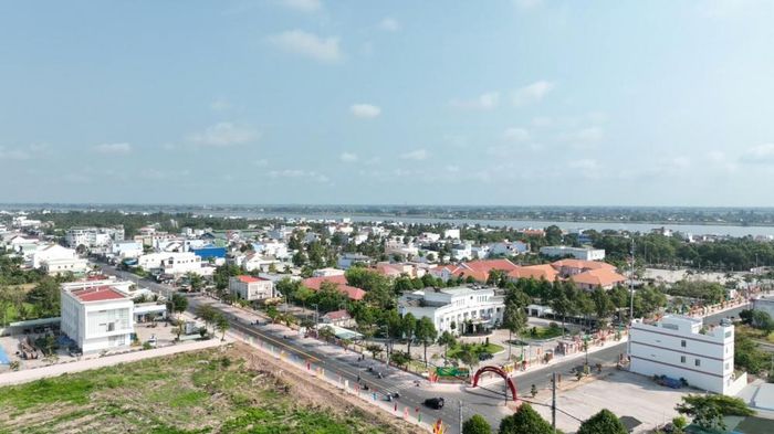Phú Tân đang tập trung hoàn thiện quy hoạch, đầu tư kết cấu hạ tầng.