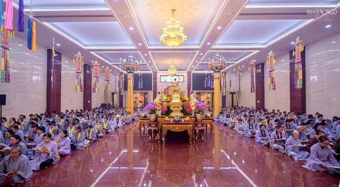 Phật tử các đạo tràng tham dự Pháp hội Vu lan, trì tụng kinh Địa Tạng