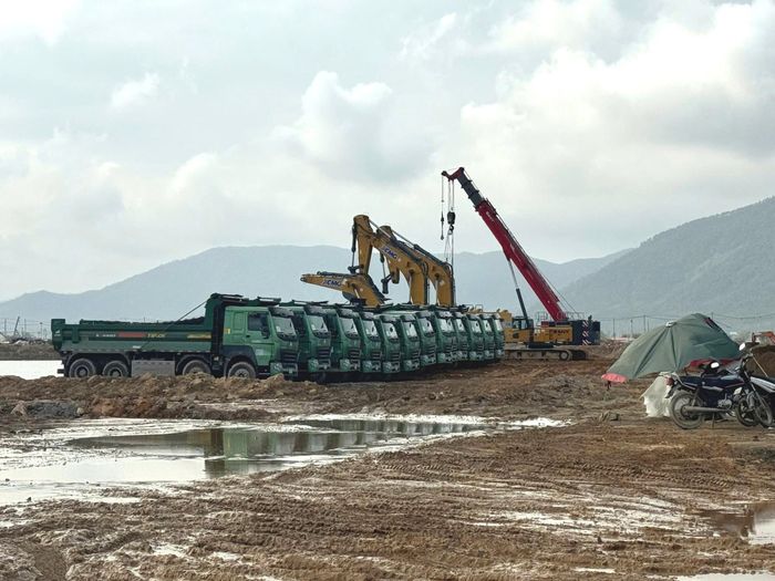 Việc khu kinh tế Vũng Áng có nhiều dự án lớn thu hút lượng lớn lao động cũng khiến cho tình trạng lao động, đặc biệt là tài xế bỏ việc.