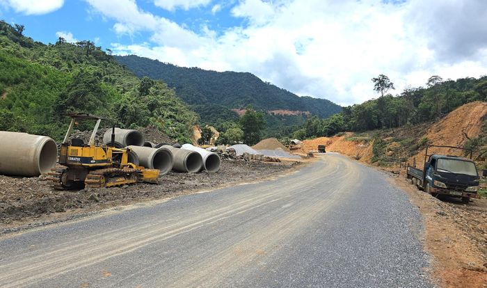Theo đại diện Sở Xây dựng (chủ đầu tư), lũy kế giải ngân dự án đến nay đạt hơn 194,3/222,6 tỷ đồng (87,3%), tổng giá trị thực hiện xây lắp lũy kế đến nay hơn 153,2 tỷ đồng/185,2 tỷ đồng, đạt hơn 82,71%.