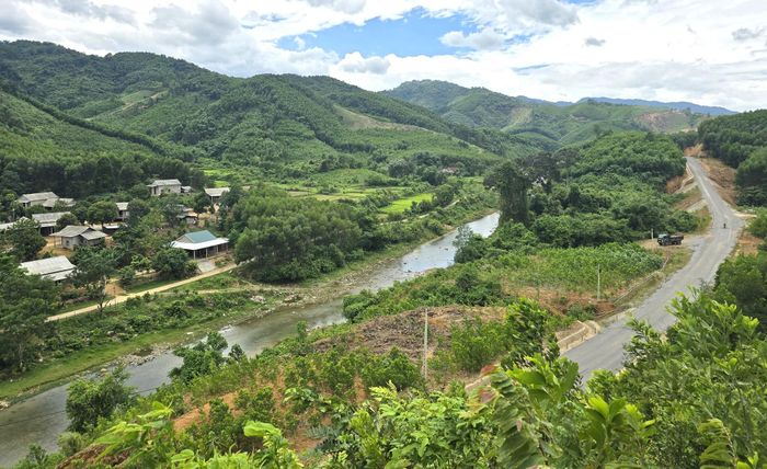 Hiện tại, hơn 11km từ đầu tuyến giao với (giao với tỉnh lộ 571 tại Km 25+750) đến cuối Bản Mít (Km11+000) hoàn thành nền mặt đường, cống thoát nước; hoàn thành rãnh dọc, gia cố mái taluy, đường vuốt nối dân sinh từ Km0+000 đến Km5+355. Trong đó, 8km đầu tuyến đã hoàn thành mặt đường láng nhựa; đang thi công hoàn thành mặt đường đoạn tuyến bổ sung từ Km8 đến Km11.