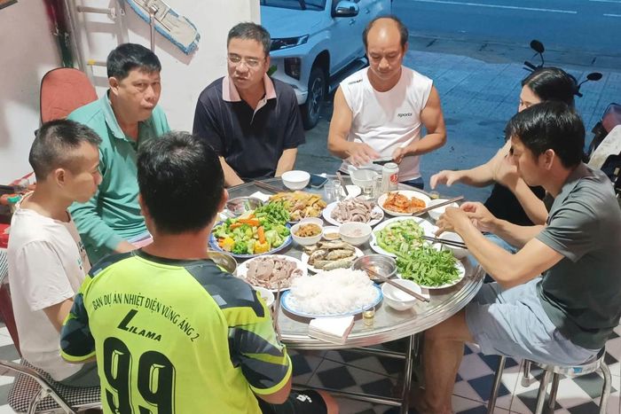 Bữa cơm Công đoàn là cơ hội để đoàn viên, người lao động và lãnh đạo đơn vị được gần gũi, chia sẻ và lắng nghe nhau.