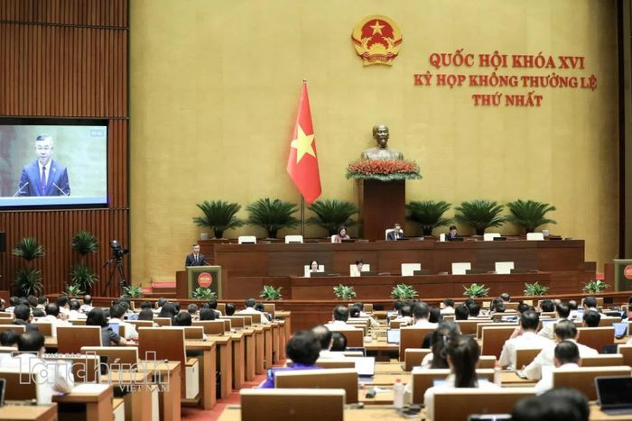 Bộ trưởng Bộ Tài chính Ngô Văn Tuấn phát biểu tại phiên họp. Ảnh: Đức Thanh