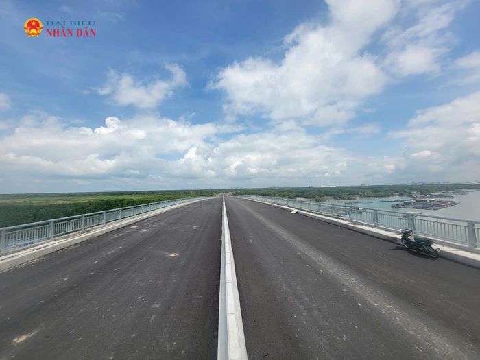 Một phần khu vực thuộc Dự án Khu thương mại tự do vừa được UBND TP. Hồ Chí Minh ban hành quyết định thành lập trong tháng 7/2026. Trong ảnh, đứng trên cầu Mỏ Nhát, đường 991B nhìn về hướng cảng Cái Mép - Thị Vải. Ảnh: Quang Phương