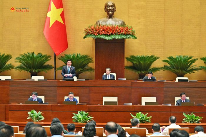 Chủ tịch Quốc hội Trần Thanh Mẫn chủ trì, Phó Chủ tịch Quốc hội Nguyễn Hồng Diên điều hành phiên họp. Ảnh: Quang Khánh