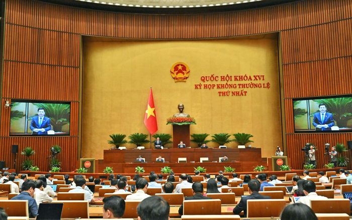 Quang cảnh phiên họp. Ảnh: Quang Khánh
