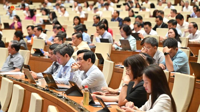Các đại biểu tham dự phiên họp. Ảnh: Quang Khánh