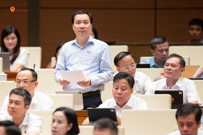 ĐBQH Vũ Văn Tiến (TP. Hải Phòng) phát biểu. Ảnh: Phạm Thắng