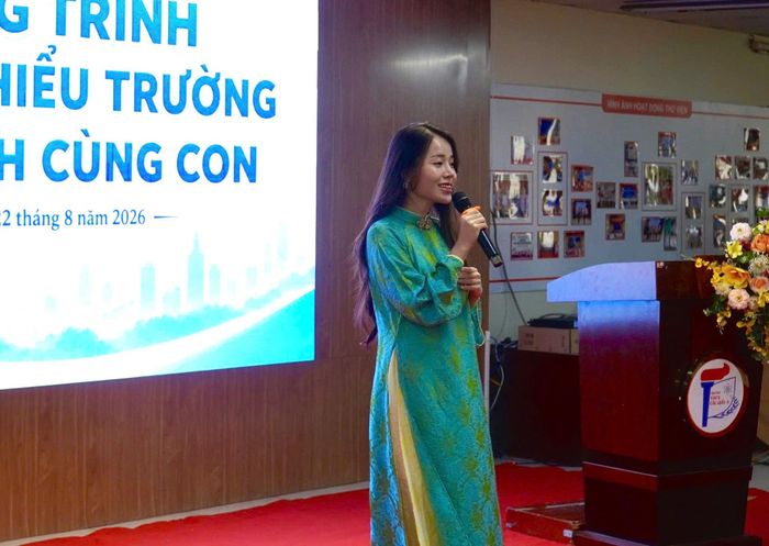 Cô giáo Nguyễn Thuỳ Dương, giáo viên môn Ngữ văn Trường THCS Cầu Giấy A. Ảnh: Nguyễn Hường