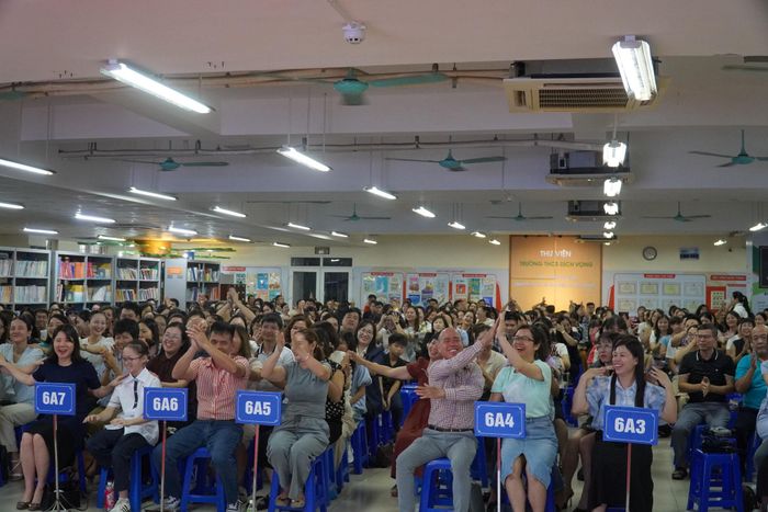Phụ huynh hào hứng thao gia các hoạt động kết nối tại buổi Toạ đàm. Ảnh: Nguyễn Hường.