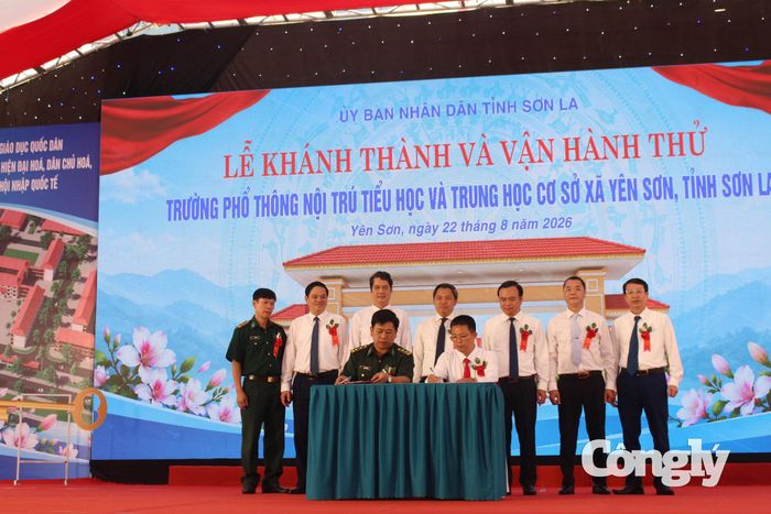 Ký kết Quy chế phối hợp chăm lo, hỗ trợ học sinh và xây dựng môi trường giáo dục an toàn, lành mạnh.