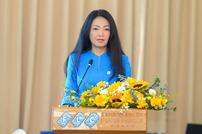"Việc triển khai ký kết Quy chế phối hợp công tác giữa Công đoàn Ngân hàng Việt Nam và Ngân hàng Nhà nước chi nhánh 15 khu vực là một dấu mốc quan trọng giúp cho Công đoàn Ngân hàng Việt Nam tiếp tục công tác chỉ đạo hoạt động công đoàn xuyên suốt từ trung ương đến cơ sở", Phó Chủ tịch Thường trực Công đoàn NHVN Nguyễn Khánh Chi cho biết.