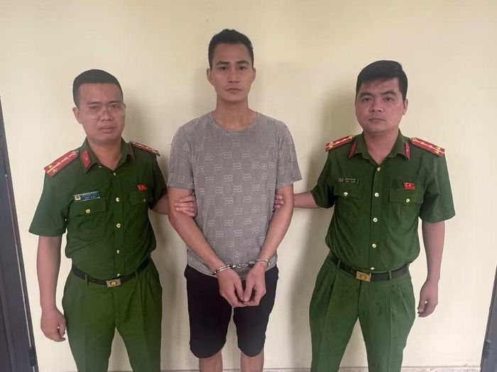 Công an xã Chương Dương bắt giữ đối tượng truy nã Trương Văn Phụng.