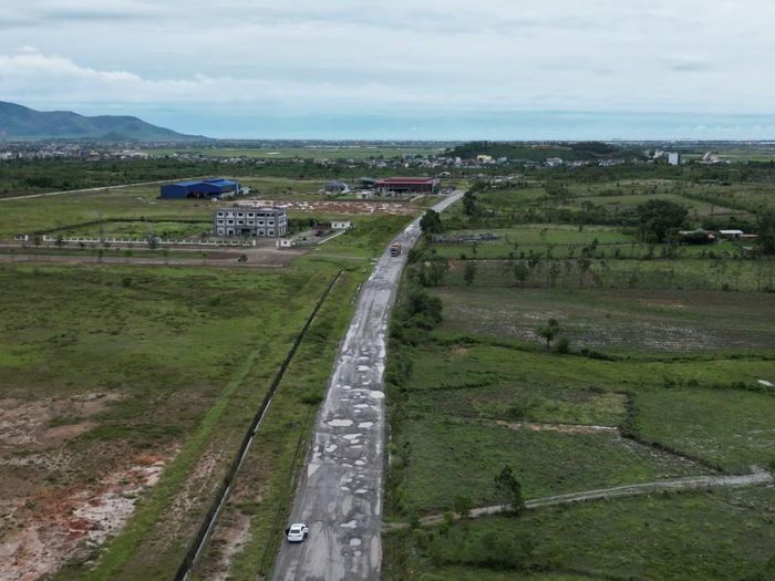 Đây là tuyến đường duy nhất kết nối với Cụm công nghiệp Kỳ Hưng, nhưng hạ tầng giao thông không đáp ứng nên các nhà đầu tư thứ cấp đã quay lưng sau khi đến khảo sát.