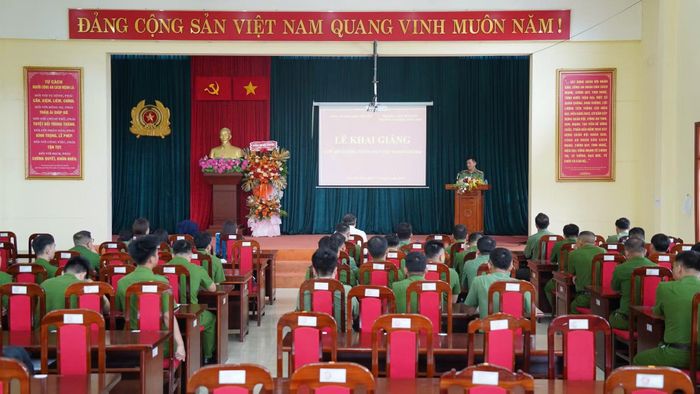 Công an tỉnh Thái Nguyên khai giảng lớp bồi dưỡng tiếng dân tộc Dao cho cán bộ, chiến sĩ.