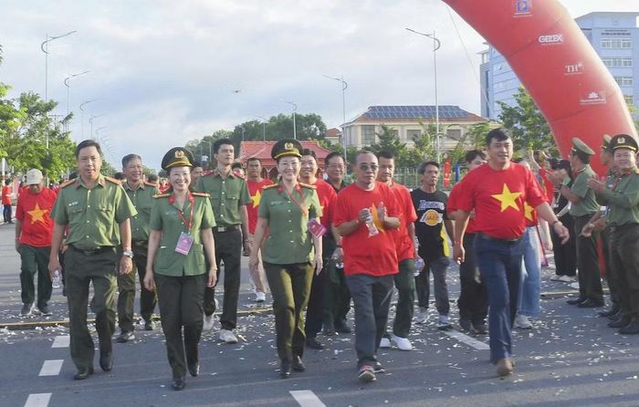 Chủ động từ sớm, từ xa, giữ vững an ninh chính trị nội bộ.