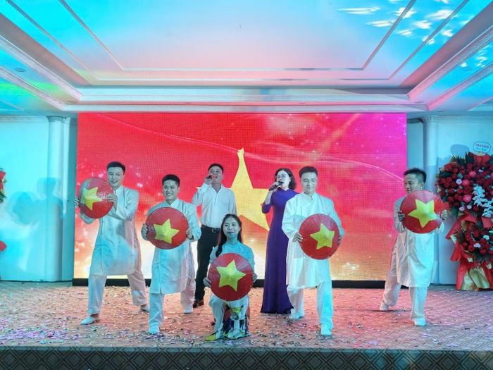 Tiết mục văn nghệ đặc sắc của buổi gặp mặt.