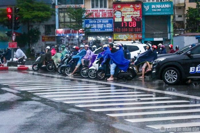 Giao thông trật tự tại khu vực Xã Đàn - Phạm Ngọc Thạch