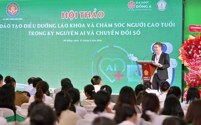 PGS.TS Đinh Thành Việt, Phó Hiệu trưởng Trường Đại học Đông Á phát biểu tại buổi hội thảo.