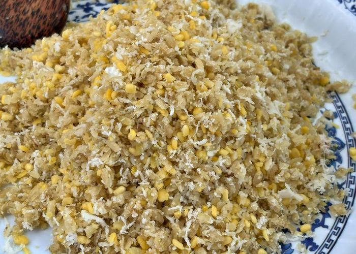 Món xôi cốm trộn dừa non. Ảnh: Thu Lê