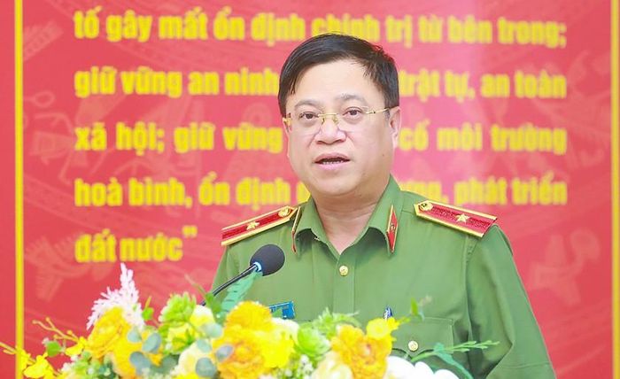 Thiếu tướng Đinh Việt Dũng, Ủy viên Ban Thường vụ Tỉnh ủy, Bí thư Đảng ủy, Giám đốc Công an tỉnh Nghệ An phát biểu chỉ đạo. Ảnh: Công an Nghệ An