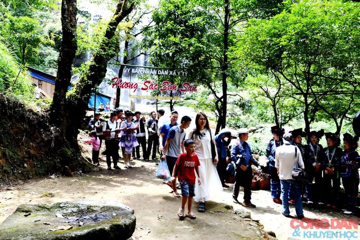 Bay xa "Hương sắc Sim San". Ảnh: Quốc Hồng