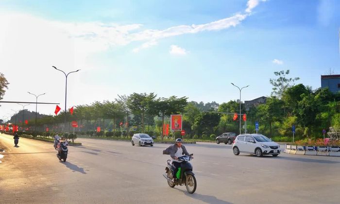 Đường Võ Nguyên Giáp góp phần kết nối giao thông, thúc đẩy phát triển đô thị và kinh tế - xã hội của địa phương.