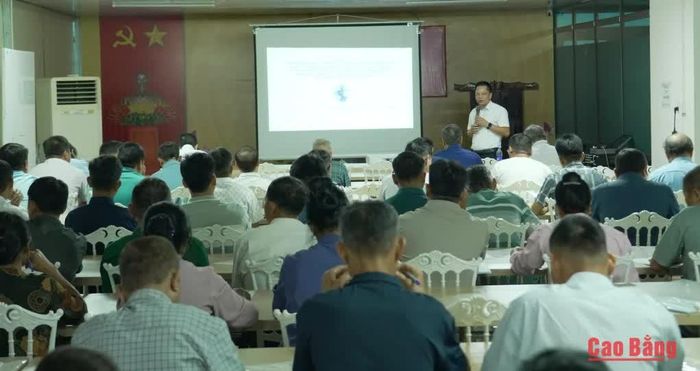 Các đại biểu dự hội nghị tập huấn.