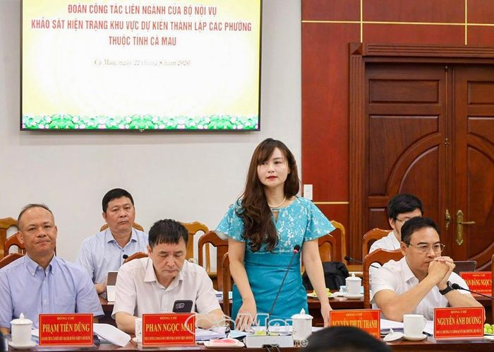 Bà Nguyễn Thị Tú Thanh, Phó Vụ trưởng Vụ Chính quyền địa phương (Bộ Nội vụ), trao đổi về việc cân đối thu, chi và phân cấp nguồn lực phù hợp với dân số, tiềm năng từng địa bàn.