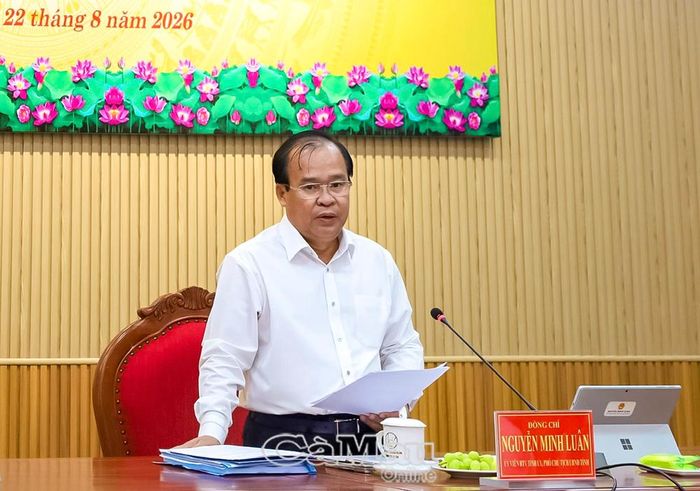 Uỷ viên Ban Thường vụ Tỉnh uỷ, Phó Chủ tịch UBND tỉnh Cà Mau Nguyễn Minh Luân tiếp thu các ý kiến của đoàn công tác.