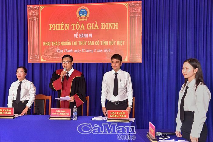Chủ toạ phiên toà tuyên án hành vi “Huỷ hoại nguồn lợi thuỷ sản” của bị cáo Lê Văn A.