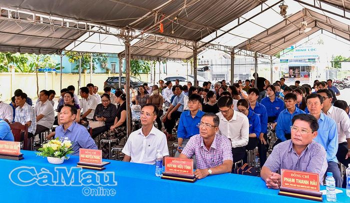 Gần 300 cán bộ, đoàn viên và người dân địa phương tham dự, qua đó góp phần nâng cao nhận thức, ý thức chấp hành pháp luật và trách nhiệm chung tay bảo vệ nguồn lợi thuỷ sản.