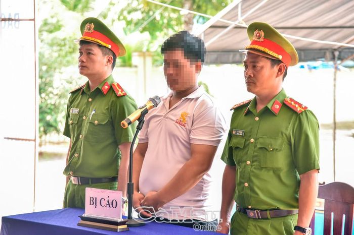 Nhân vật trong vai bị cáo Lê Văn A tại phiên toà giả định.