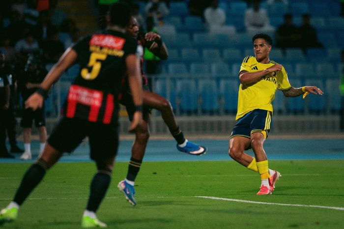 Angelo Gabriel nhân đôi cách biệt cho Al Nassr ở những phút bù giờ hiệp một