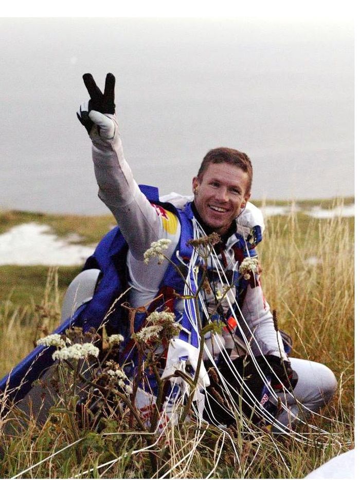 Felix Baumgartner đã hạ cánh thành công