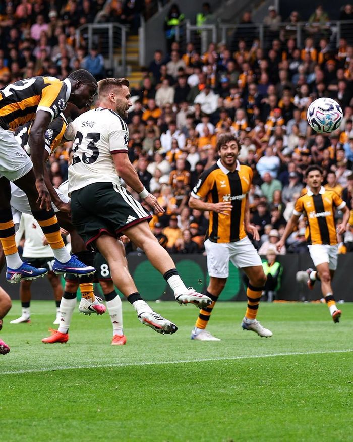Hull City nhân đôi cách biệt ở phút thứ 38