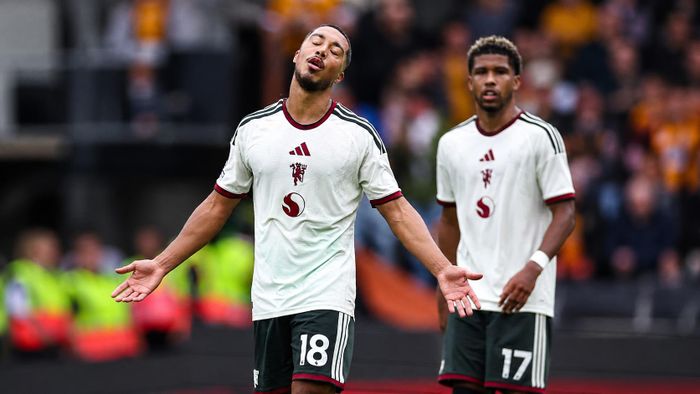 Manchester United thất bại trước Hull City ngay vòng 1 EPL