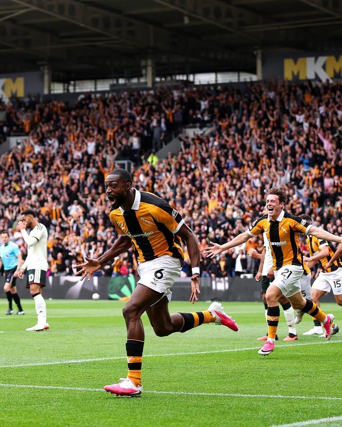 Hull City giành chiến thắng ấn tượng trong ngày quay trở lại EPL