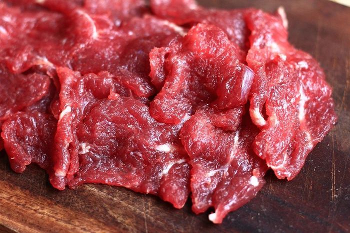 Bạn cần biết cách phân biệt thịt bò thật - giả để tránh mất tiền oan