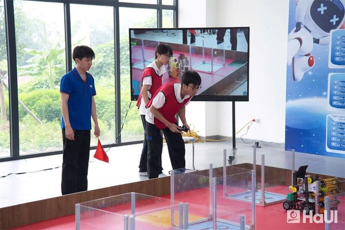 Học sinh được dùng AI nhưng không được để công cụ làm thay. Nguồn ảnh: Đại học Công nghiệp Hà Nội.