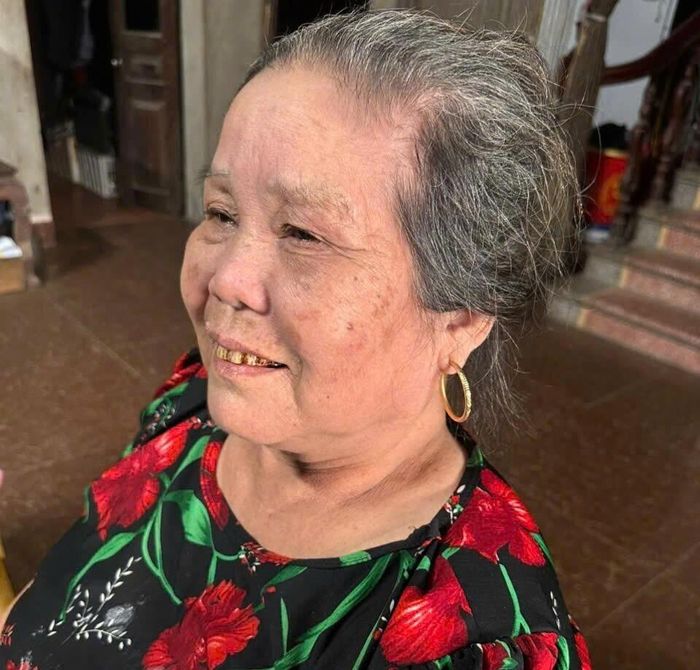 Bà Nguyễn Thị Hanh, thân nhân liệt sĩ Nguyễn Văn Hậu. (Ảnh: Quang Cường)