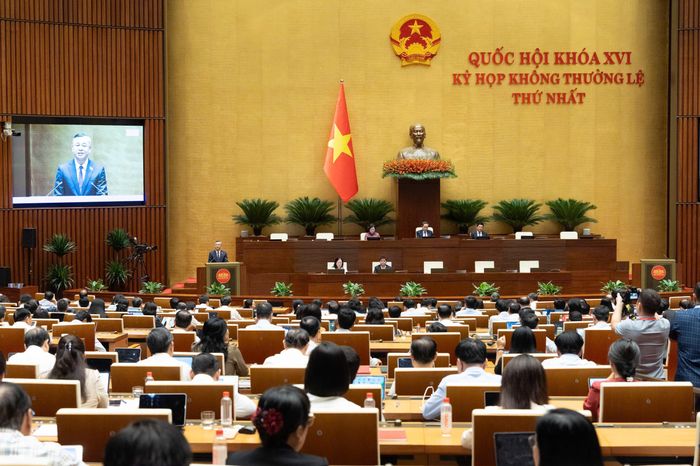 Quang cảnh phiên họp chiều 22/8.