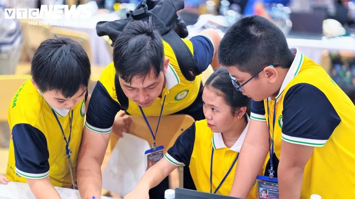 Bà Sử Kim Ngân, Giám đốc toàn quốc mảng giải pháp Giáo dục LEGO Education - Công ty Cổ phần Việt Tinh Anh, Trưởng BTC, chia sẻ, khoa học công nghệ, đổi mới sáng tạo và chuyển đổi số đã và đang làm thay đổi sâu sắc phương thức học tập, lao động và phát triển của mỗi quốc gia. Từ đó, năng lực tư duy, sáng tạo, giải quyết vấn đề và khả năng làm chủ công nghệ ngày càng trở thành những năng lực thiết yếu đối với thế hệ trẻ. 