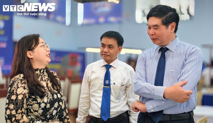 Ông Lâm Hải Giang, Tỉnh ủy viên, Phó Chủ tịch UBND tỉnh Gia Lai, cho biết, chủ đề của Cuộc thi năm nay là “Robot kết nối văn hóa” gửi gắm một thông điệp rất ý nghĩa: Công nghệ càng phát triển càng cần gắn với con người, với bản sắc và các giá trị văn hóa. Gia Lai là vùng đất hội tụ những giá trị văn hóa đặc sắc của Tây Nguyên và duyên hải miền Trung, chủ đề của cuộc thi càng có thêm ý nghĩa, mở ra những cách tiếp cận sáng tạo để công nghệ góp phần gìn giữ, lan tỏa và làm giàu thêm các giá trị văn hóa.