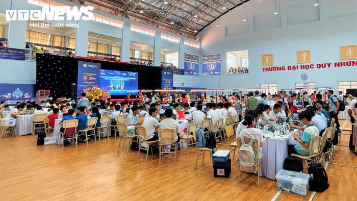 Được biết, tỉnh Gia Lai xác định giáo dục STEM là một trong những hướng đi quan trọng để đổi mới giáo dục, gắn kiến thức với thực tiễn và phát triển năng lực người học. Đây cũng là một trong những địa phương đi đầu trong xây dựng Đề án giáo dục STEM triển khai trên phạm vi toàn tỉnh, với mong muốn tạo cơ hội tiếp cận STEM ngày càng rộng rãi, thực chất cho học sinh. Việc đăng cai cuộc thi lần này cũng là cơ hội để Gia Lai tiếp tục thúc đẩy mục tiêu đó