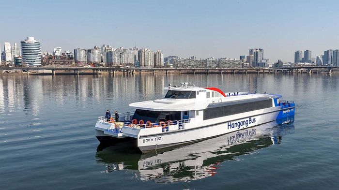 Tuyến đường sông Hangang Bus sử dụng các phương hiện điện hóa thân thiện môi trường kết nối 7 bến dọc sông Hàn. Ảnh: Chính quyền thành phố Seoul