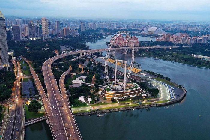 Kết cấu đường đa tầng đa làn ven sông tại Singapore. Ảnh: Design Wanted