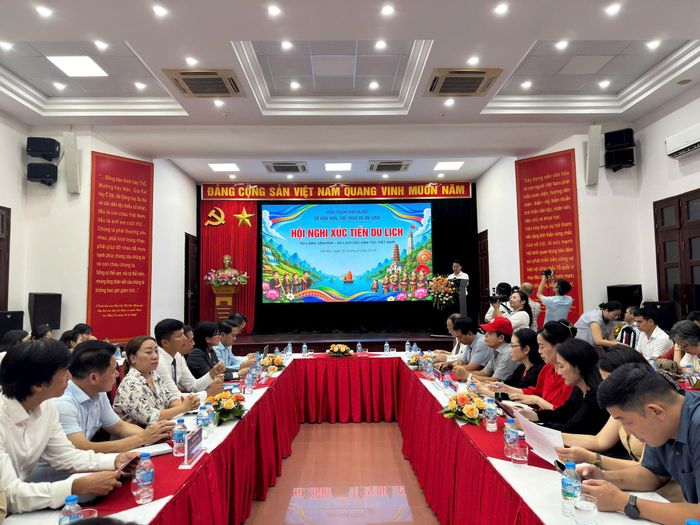 Sở Văn hóa, Thể thao và Du lịch Hà Nội tổ chức Hội nghị xúc tiến du lịch nhằm tìm giải pháp phát huy hiệu quả tốt hơn cho Làng Văn hóa - Du lịch các dân tộc Việt Nam. Ảnh: Hoàng Lân