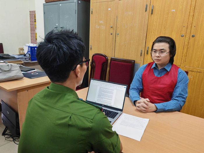 Cơ quan Công an làm việc với Phạm Tuấn. Ảnh: Công an thành phố Hà Nội