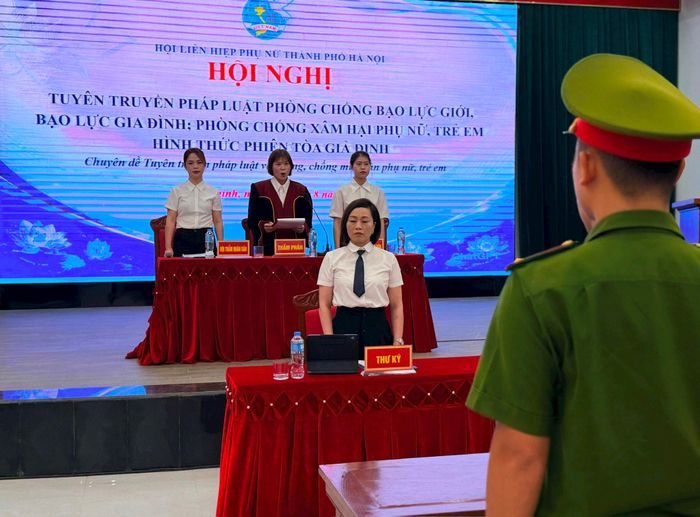 Phiên tòa giả định giúp người dân nhận diện rõ hơn những phương thức, thủ đoạn mà tội phạm mua bán người sử dụng. Ảnh: Thanh Hà